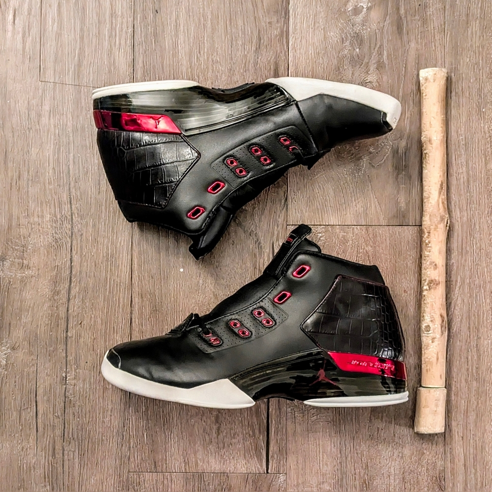 AJ17 - Bulls Colorway -worn once (9.5/10) quality!